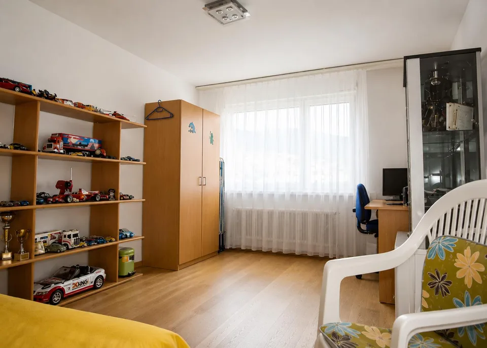 Wohnen mit Weitblick: 3.5-Zimmer-Wohnung im 9. Stock beim Bahnhof Land