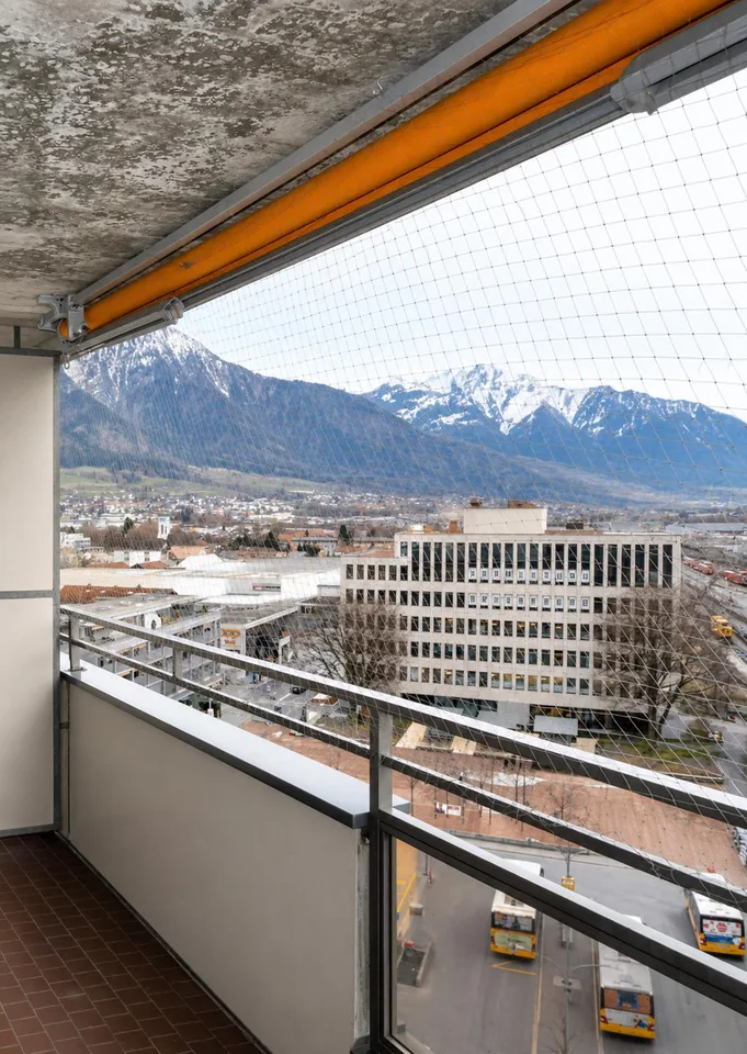 Wohnen mit Weitblick: 3.5-Zimmer-Wohnung im 9. Stock beim Bahnhof Land