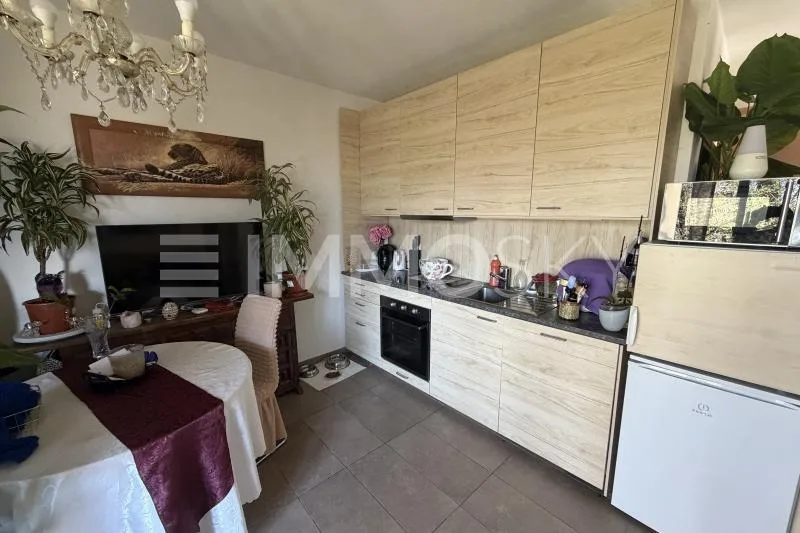 Casa con due appartamenti: vivi in uno, guadagna con l’altro