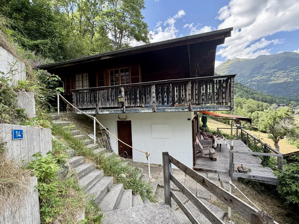 Chalet mit zwei Wohneinheiten im Zentrum von Fiesch