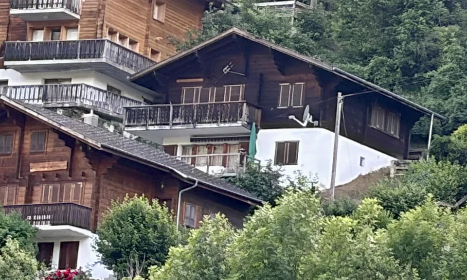 Chalet mit zwei Wohneinheiten im Zentrum von Fiesch