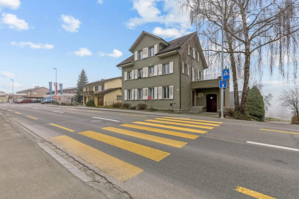 Zwei Mieter. Fünf Stockwerke. Vollständig renoviert.