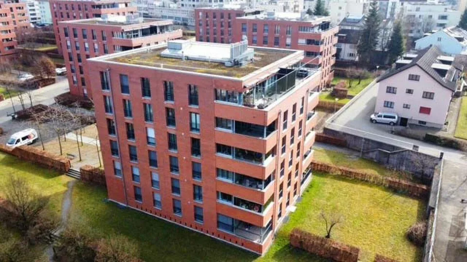 Vivere spazioso in una posizione cittadina soleggiata e tranquilla – foto 14 di 15