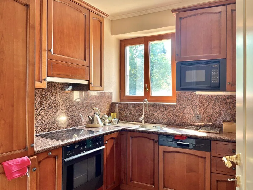 Elegante 3.5 locali con vista lago – Foto 8 von 11