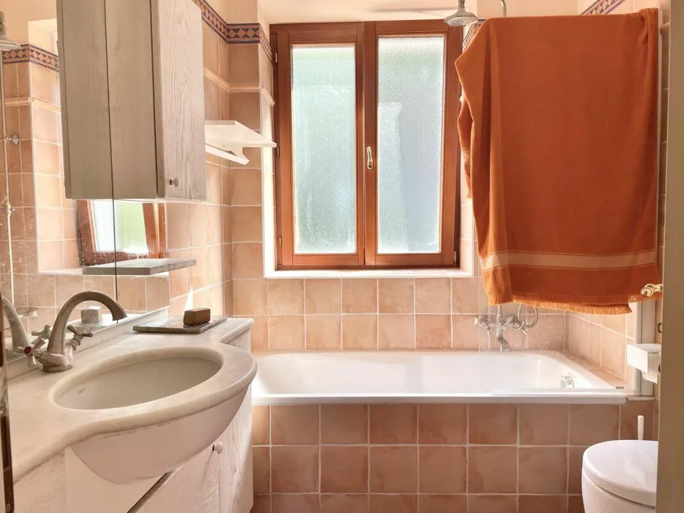 Elegante 3.5 locali con vista lago – Foto 9 von 11