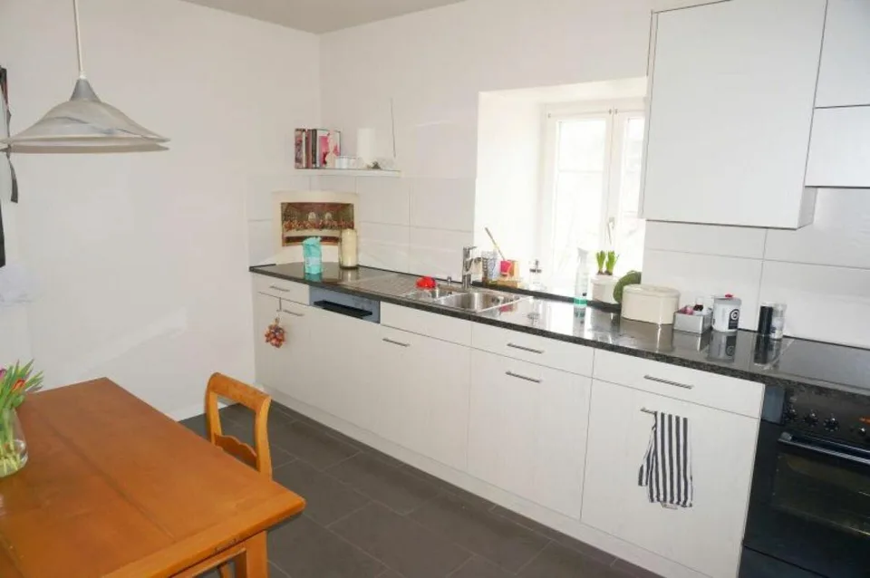2½-Zimmer- und 1½-Zimmer-Maisonette-Wohnung mit zwei Einzelgaragen ...