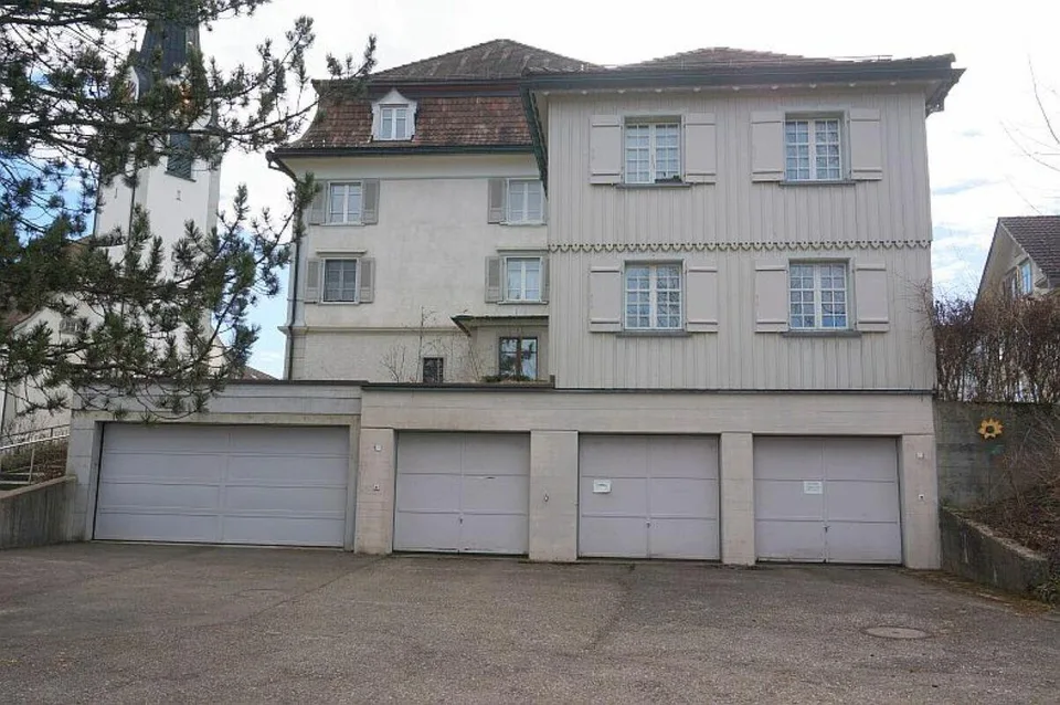 2½-Zimmer- und 1½-Zimmer-Maisonette-Wohnung mit zwei Einzelgaragen ...