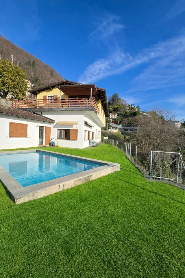 Brissago – Bifamiliare con vista lago, piscina e grande potenziale ...