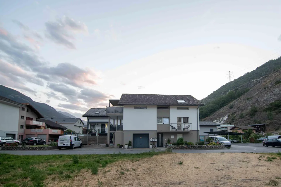 Komplett renoviertes Mehrfamilienhaus mit 3 Wohneinheiten, Garage u...
