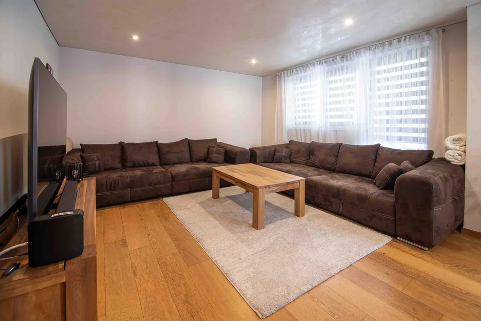 Komplett renoviertes Mehrfamilienhaus mit 3 Wohneinheiten, Garage u...