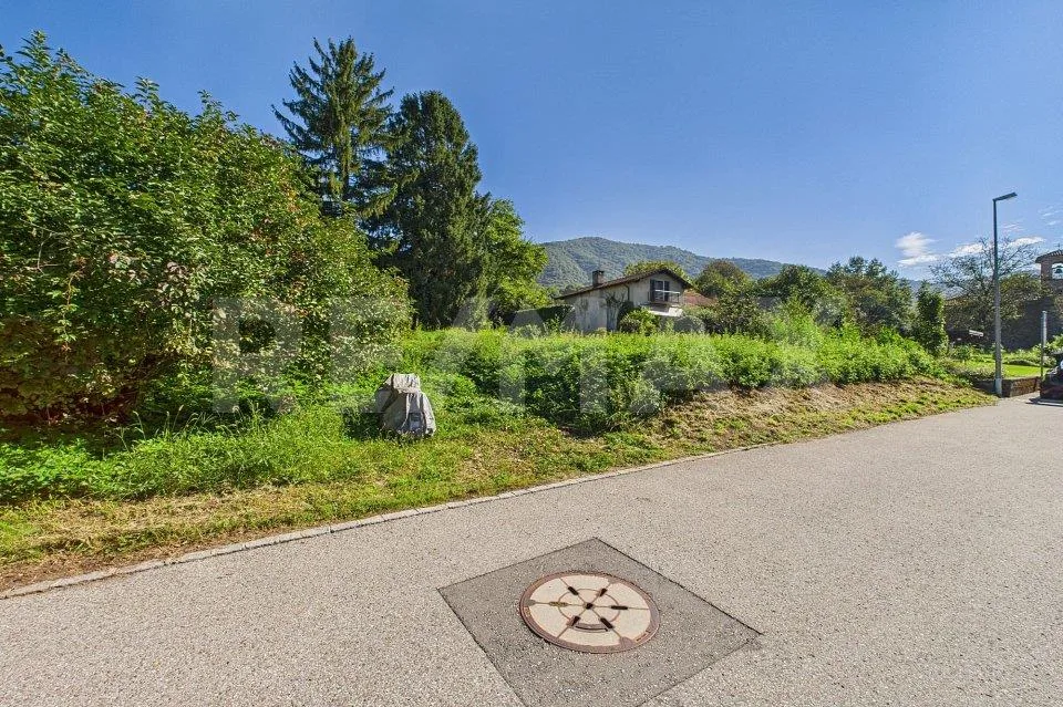 Terreno residenziale in zona verde e tranquilla a Tresa