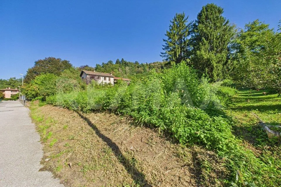 Terreno residenziale in zona verde e tranquilla a Tresa