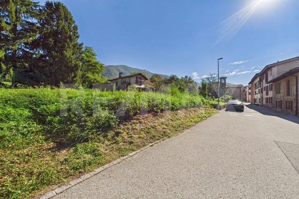 Terreno residenziale in zona verde e tranquilla a Tresa