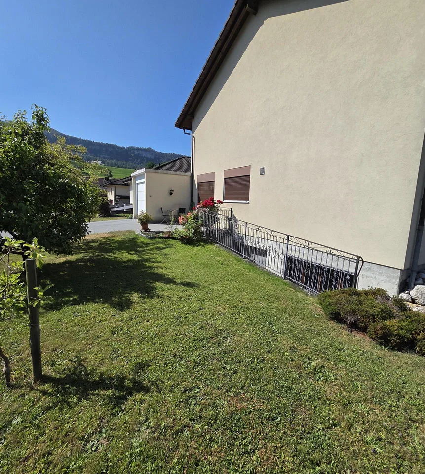 2 Haushälften mit je 5.5 Zi in ruhiger Lage in Balsthal zu verkaufen