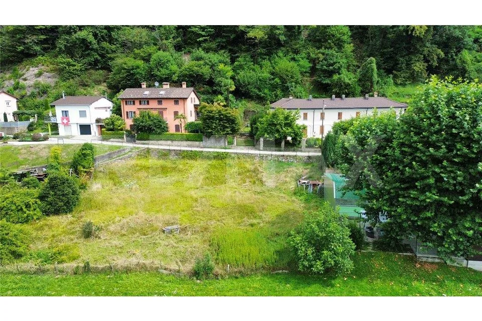 Terreno edificabile ad Astano – posizione tranquilla e ottimo poten...