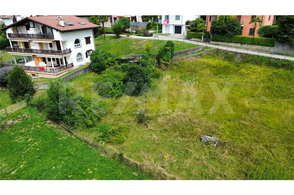 Terreno edificabile ad Astano – posizione tranquilla e ottimo poten...
