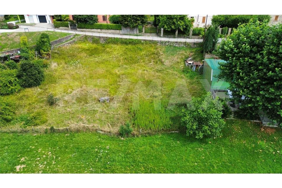 Terreno edificabile ad Astano – posizione tranquilla e ottimo poten...