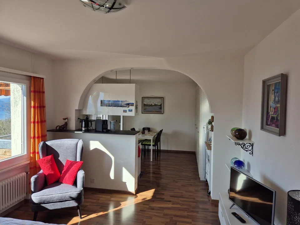 Ferienwohnung mit Zweitwohnsitz, traumhafter Seesicht + Schwimmbad