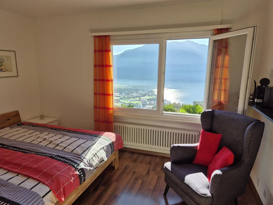 Ferienwohnung mit Zweitwohnsitz, traumhafter Seesicht + Schwimmbad