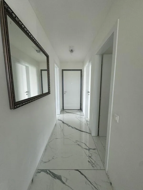 Moderno 4,5 locali con giardino