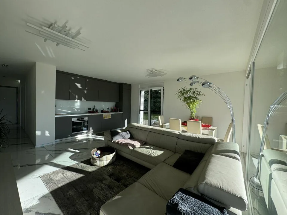 Moderno 4,5 locali con giardino
