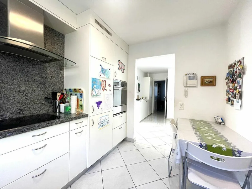Stupenda villa con 2 appartamenti e piscina