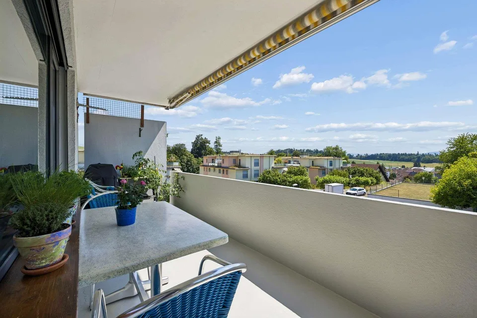 "Reserviert" Familienfreundliche 5½ Zimmer-Wohnung mit Potenzial in... – Foto 8 von 11