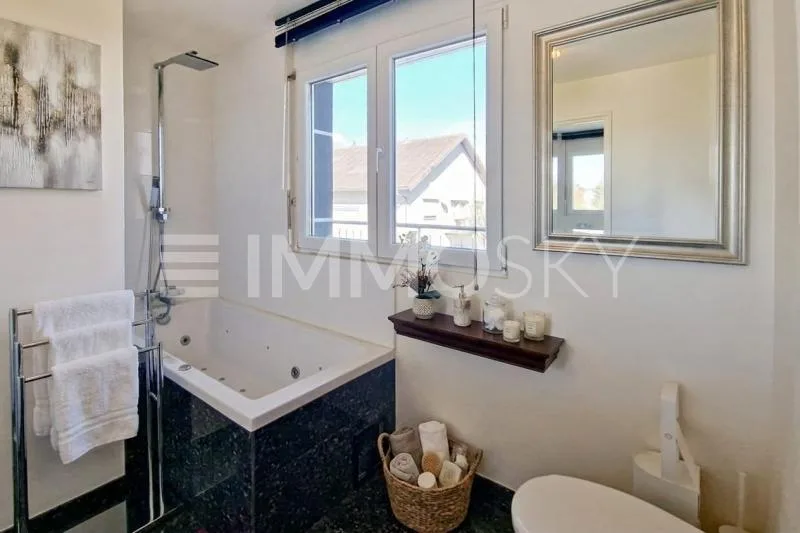 Spacieux bureau en duplex à Perroy