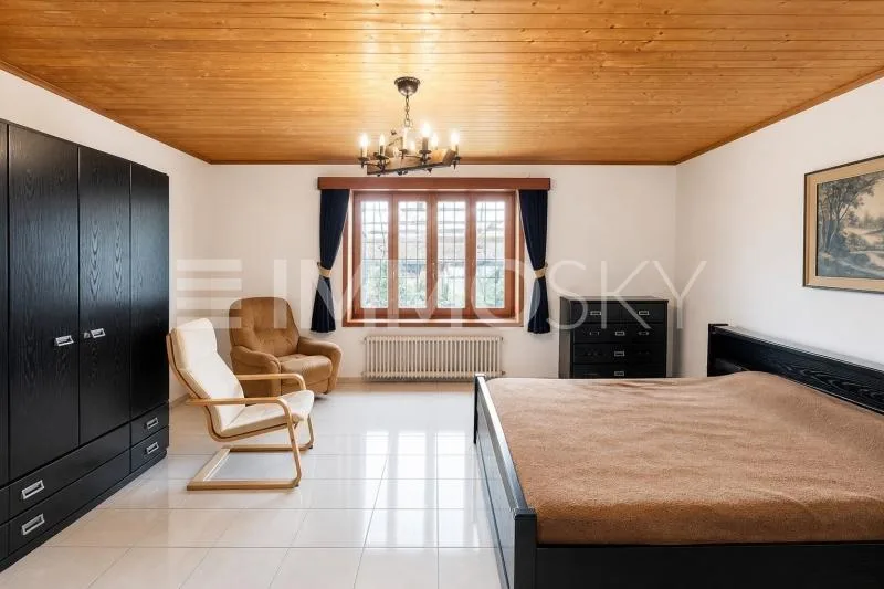 Casa bifamiliare in zona residenziale soleggiata