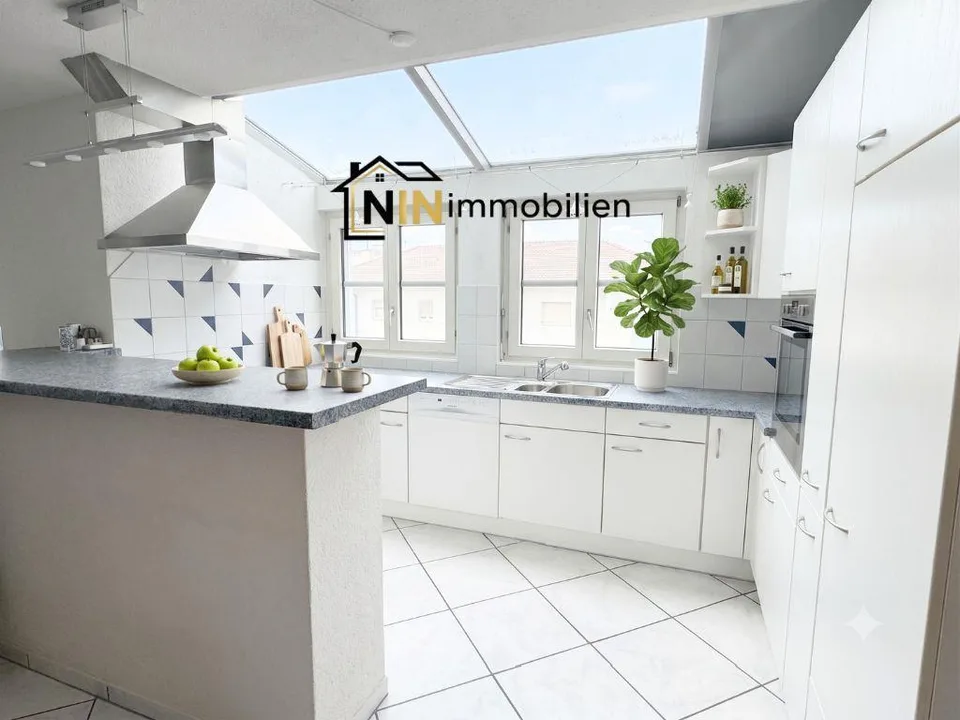 Zentral mit Lift und Balkon