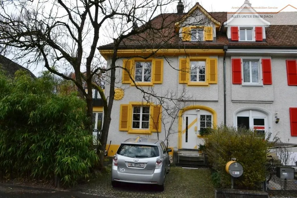 Gepflegtes Eck-Einfamilienhaus mit grossem Garten