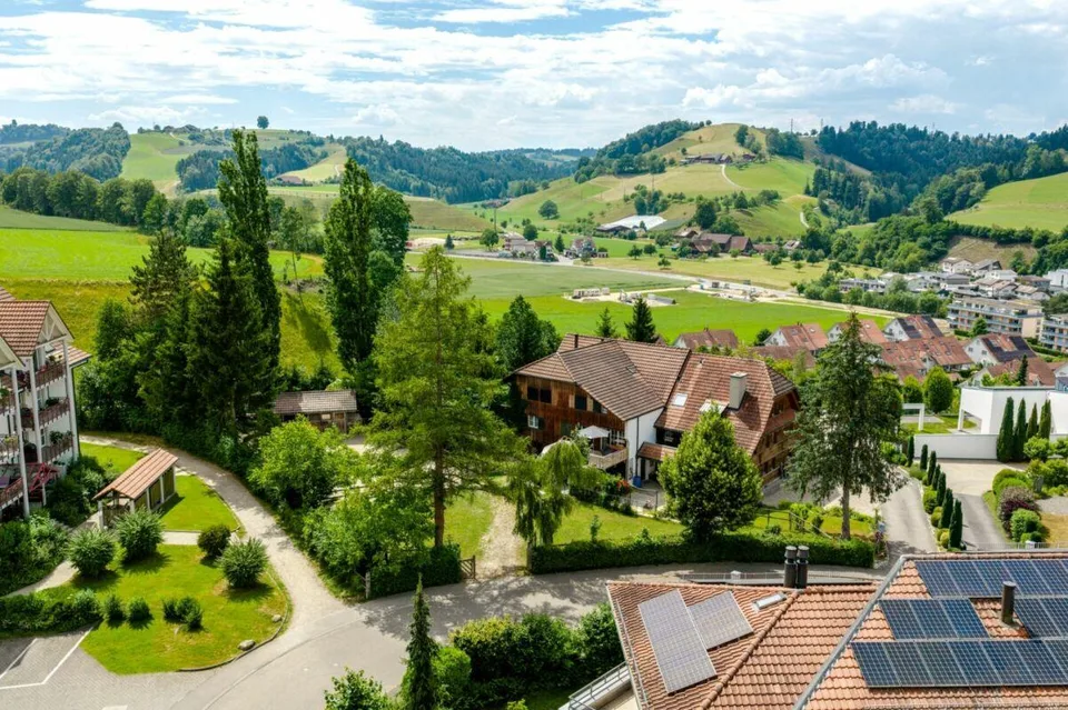Bauernhaus mit 4 Wohnungen und Pferdestall auf grosszügigem Grundst... – Foto 17 von 17
