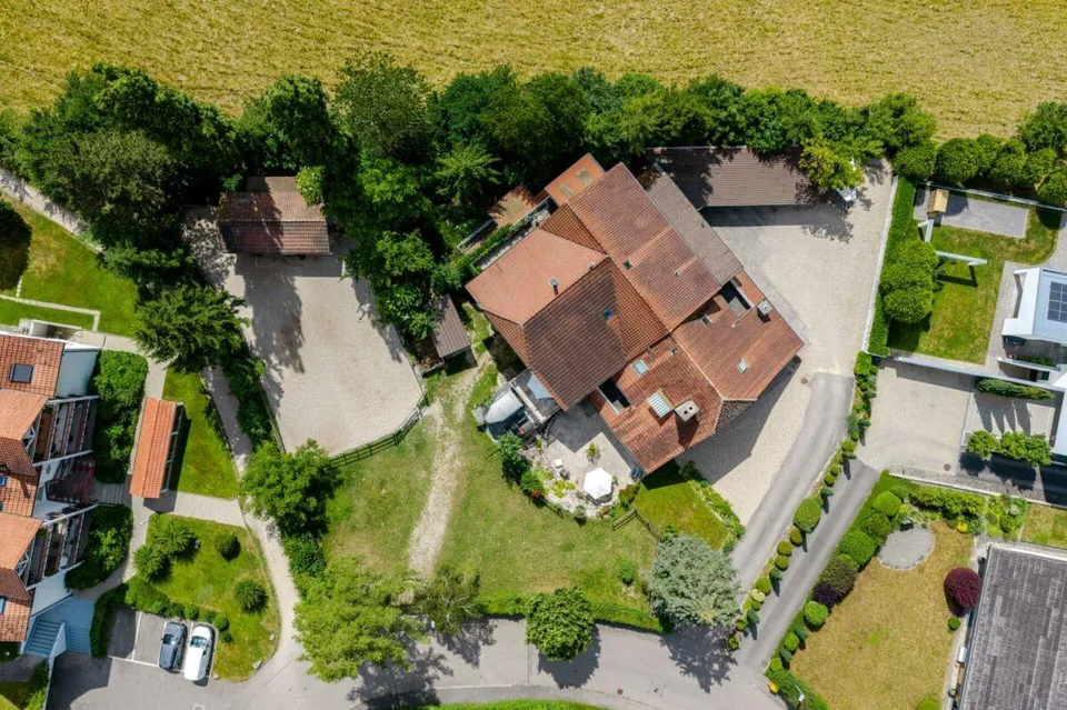 Bauernhaus mit 4 Wohnungen und Pferdestall auf grosszügigem Grundst... – Foto 16 von 17