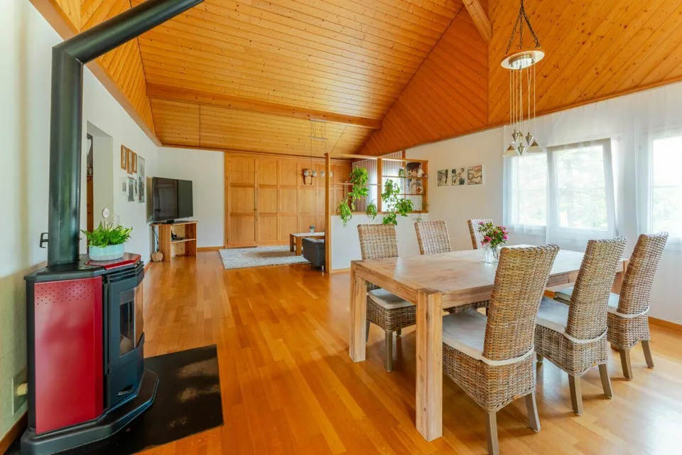 Bauernhaus mit 4 Wohnungen und Pferdestall auf grosszügigem Grundst... – Foto 14 von 17