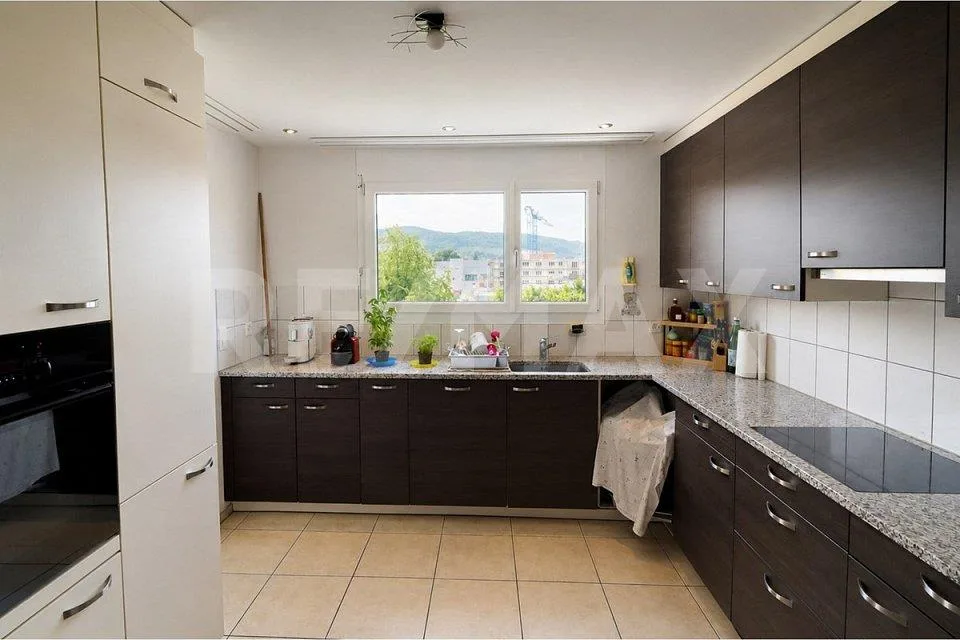 Grosszügige 4.5-Zimmer-Eigentumswohnung mit verglastem Balkon in Re...