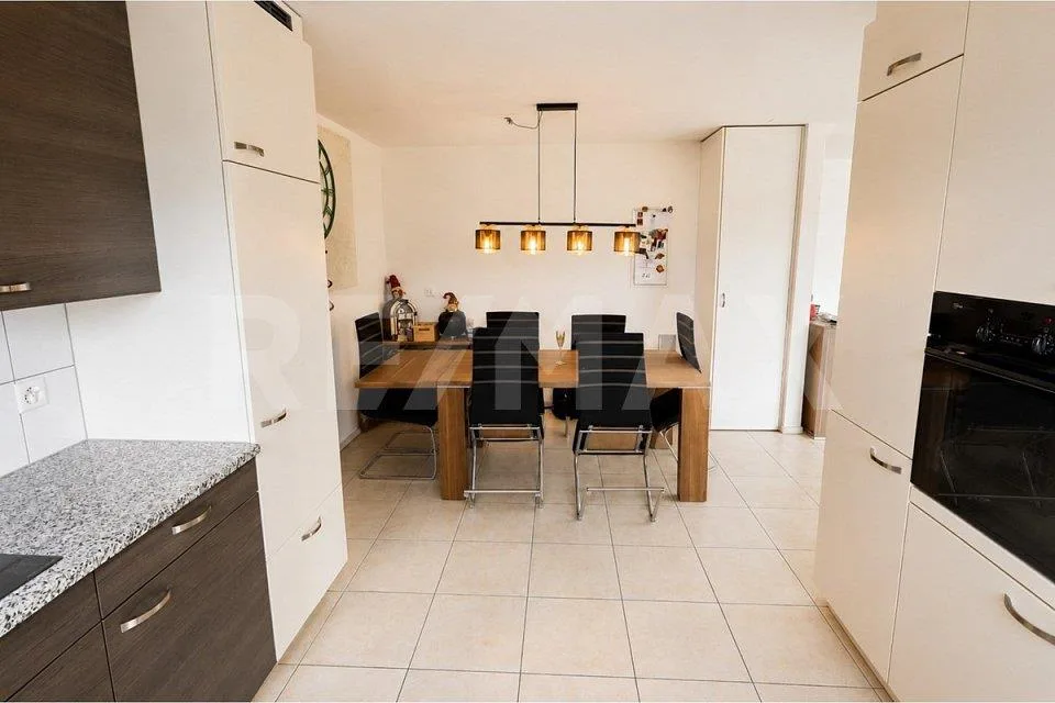 Grosszügige 4.5-Zimmer-Eigentumswohnung mit verglastem Balkon in Re... – Foto 6 von 19