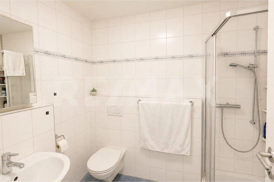 Grosszügige 4.5-Zimmer-Eigentumswohnung mit verglastem Balkon in Re... – Foto 13 von 19