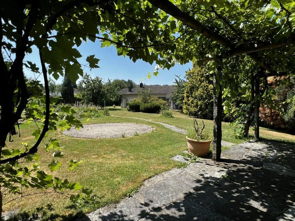 Ein Gartenparadies mit Einfamilienhaus: Natur, Raum und Lebensquali...