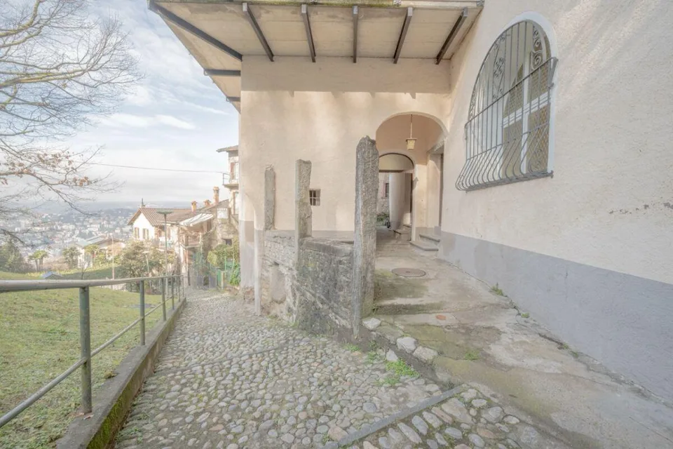 Spacious semi-detached house with unobstructed views and generous i... – photo 15 sur 17