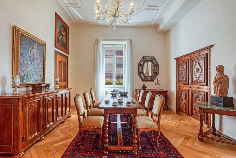Charmante Dachwohnung mit Terrasse in einer historischen Villa | Pr...
