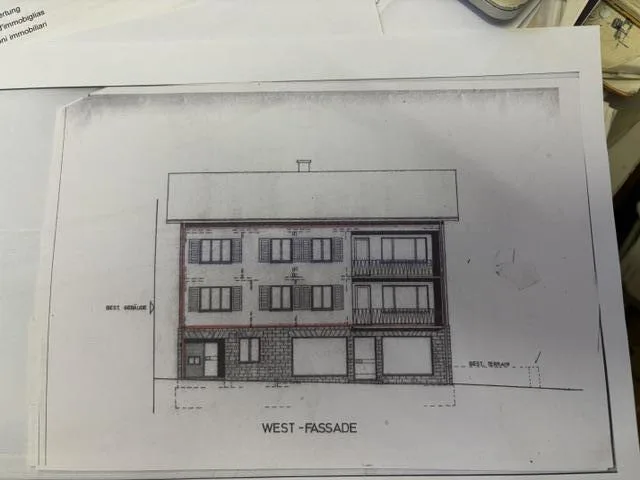 VENDESI 3/5 appartamento a Castasegna (tutta la casa da ristrutturare)