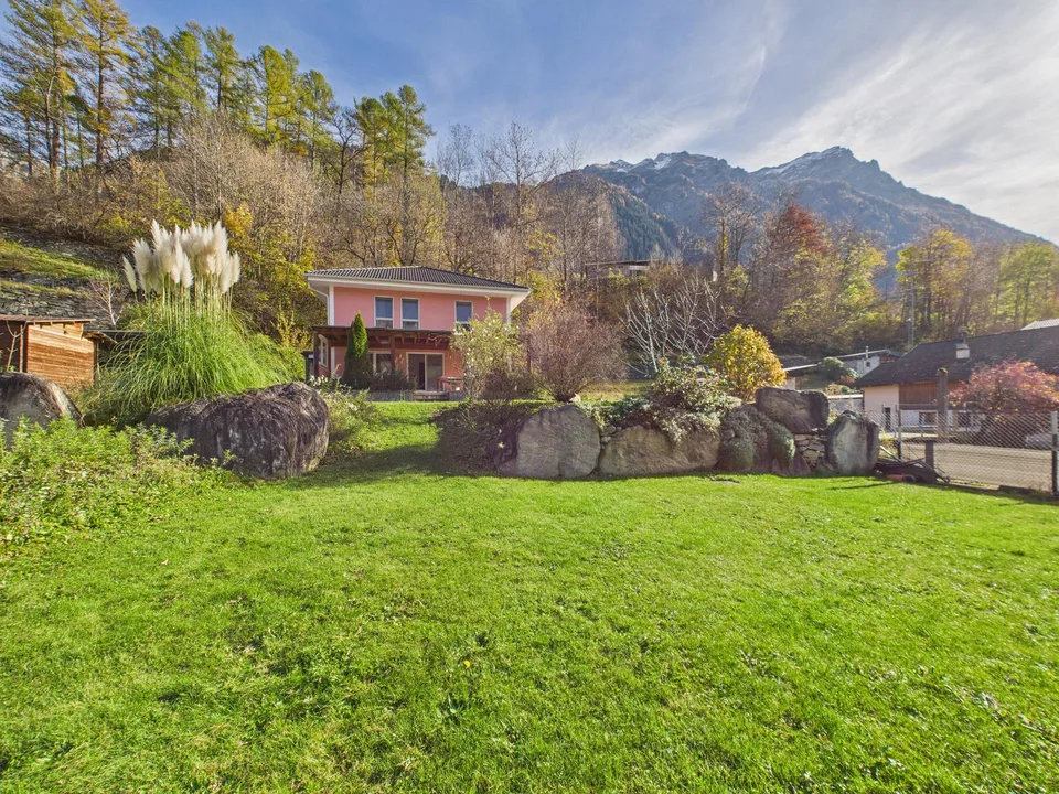 Affascinante villa a Blenio – design moderno e spazi generosi in un...