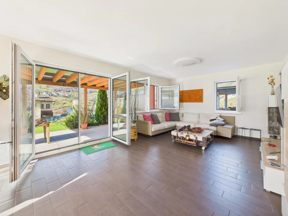 Affascinante villa a Blenio – design moderno e spazi generosi in un...