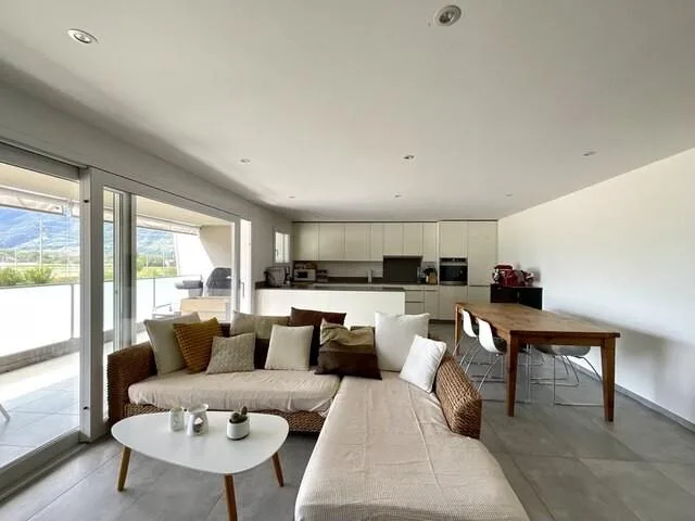 CONTONE - VENDESI MODERNO APPARTAMENTO CON AMPIA TERRAZZA