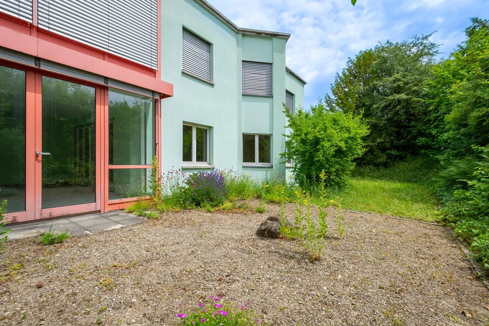 Schöne Gartenwohnung mit grossem Wintergarten