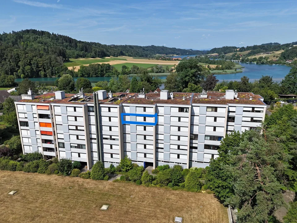 Grosszügige 5.5-Zimmerwohnung mit schöner Aussicht inkl. Einstellplatz