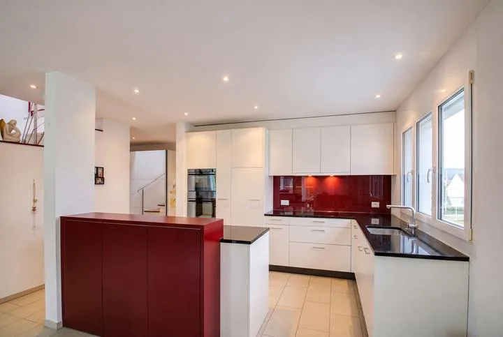 ATMOSFERA MEDITERRANEA A SINS - MODERNA CASA UNIFAMILIARE DA 6,5 CAMERE CON GIARDINO IDILLIACO
