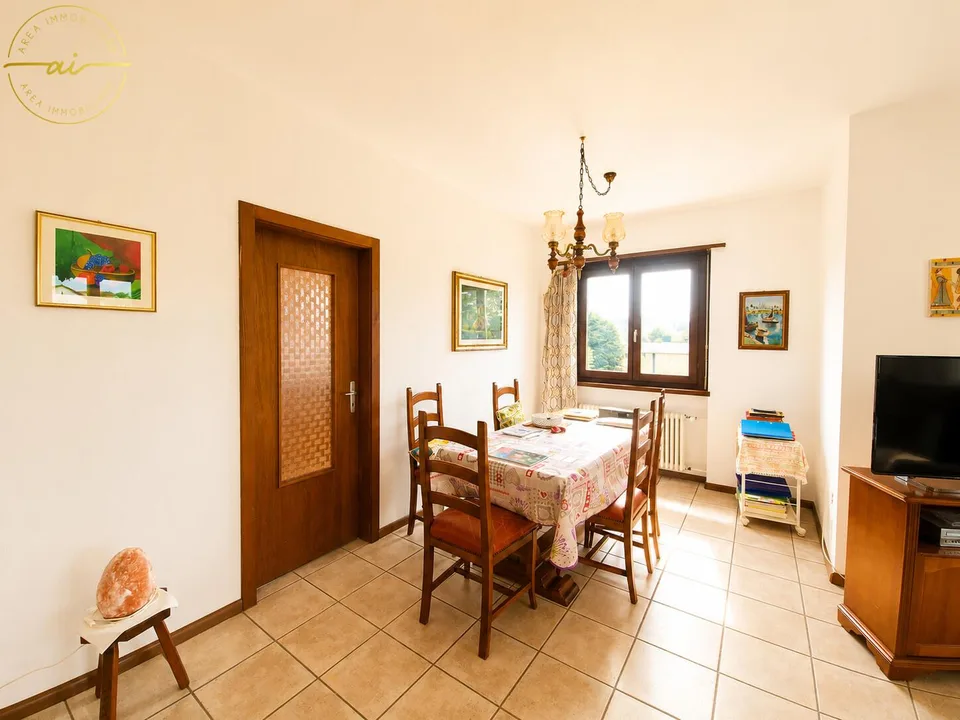 CASA INDIPENDENTE CON AMPIO TERRENO EDIFICABILE