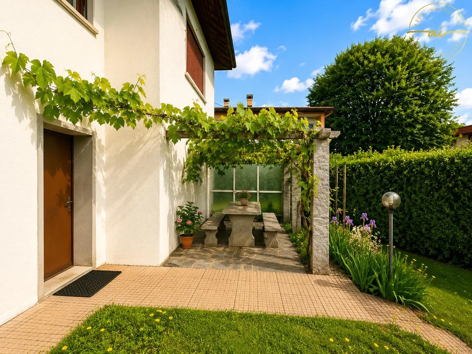 CASA INDIPENDENTE CON AMPIO TERRENO EDIFICABILE