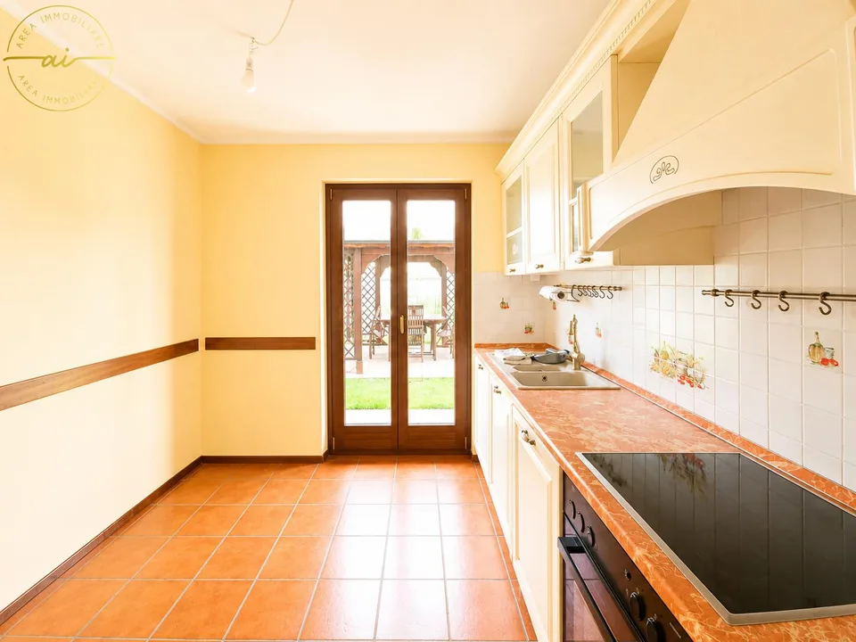 AMPIA CASA DI 5.5 LOCALI CON GIARDINO IN ZONA VERDE A STABIO – Foto 9 von 13